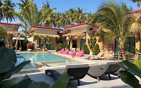 Pinky Bungalows Resort & Villa